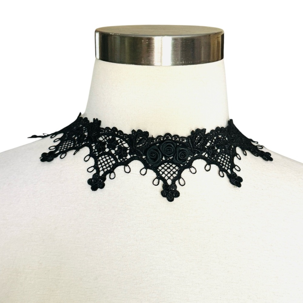 VINTAGE lace choker necklace wide Victorian floral goth costume black collar